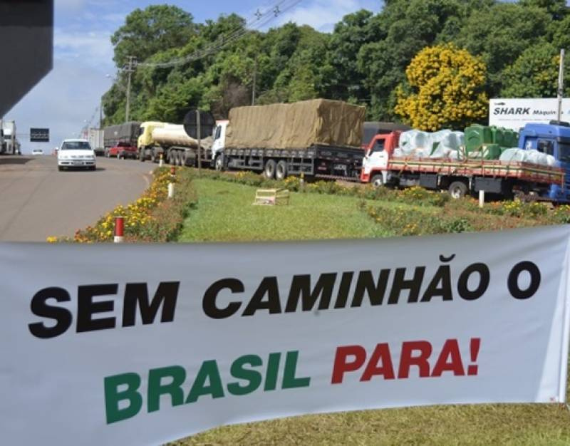 Estado de greve: Caminhoneiros dão prazo de 15 dias para Bolsonaro atender reivindicaç