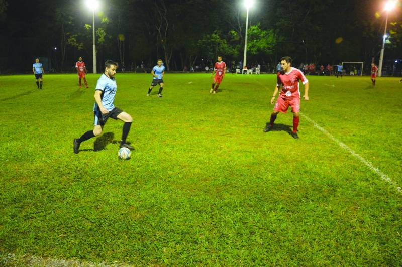 Municipal de Futebol Sete- Livre estreia com 27 gols