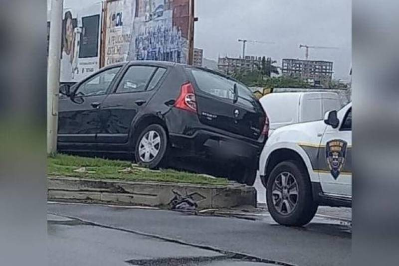 Homem arranca dedo de mulher com mordida após briga de trânsito
