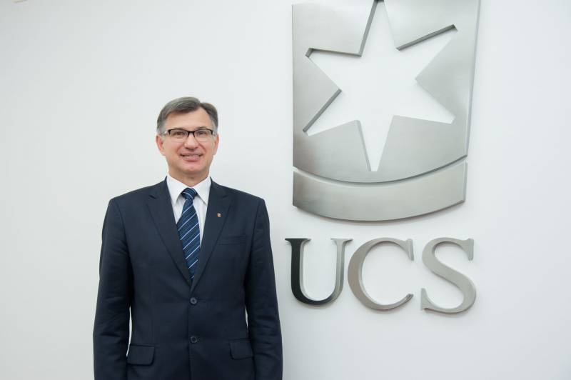Pela concessão de bolsas para o acesso ao ensino superior