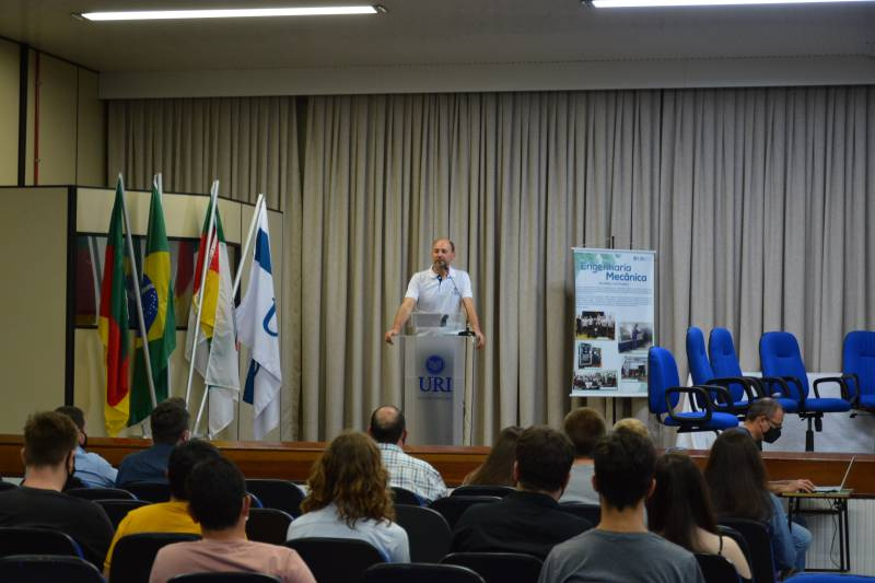 Engenharia Mecânica/URI reuniu egressos, lançou livro e fez a IV Mostra de Trabalhos C