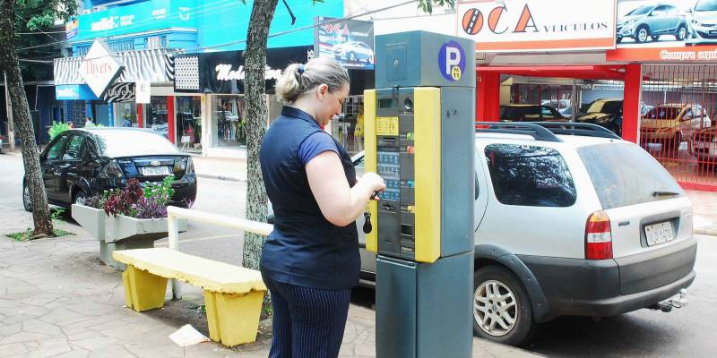 Estacionamento rotativo terá horários especiais nos dias 24 e 31
