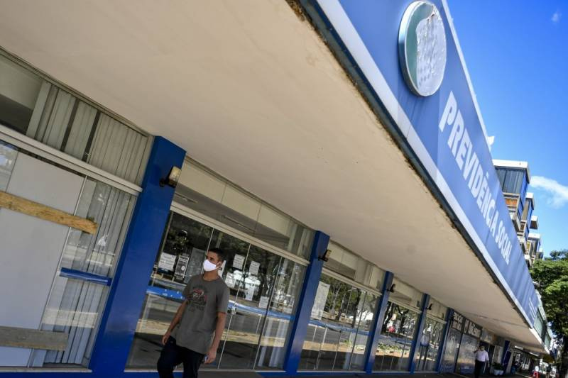 INSS notifica 1,7 milhão de segurados para revisão cadastral; veja o que fazer