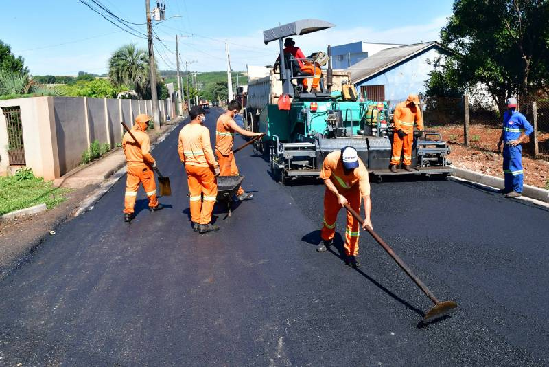 Obras em ritmo contínuo garantem mais 12 quadras de asfalto