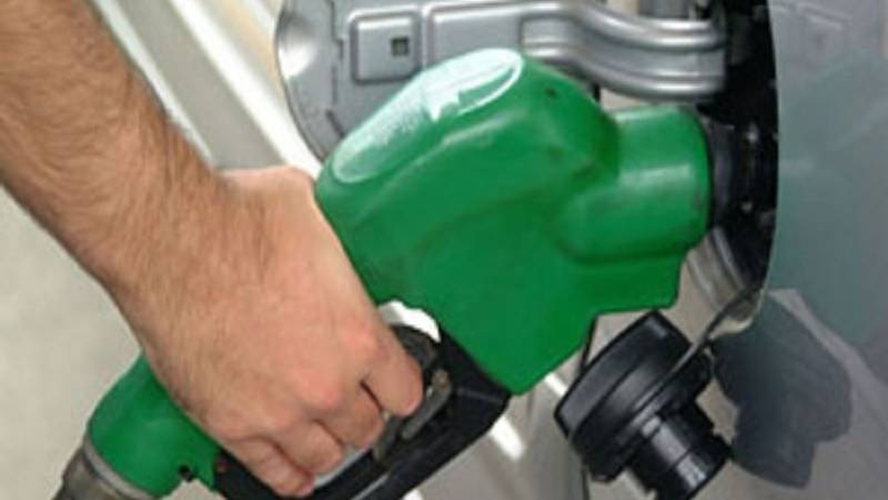 Governadores decidem manter congelamento de ICMS sobre combustíveis