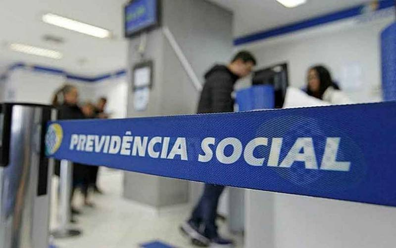 Os peritos médicos do INSS de todo o País vão parar nesta segunda