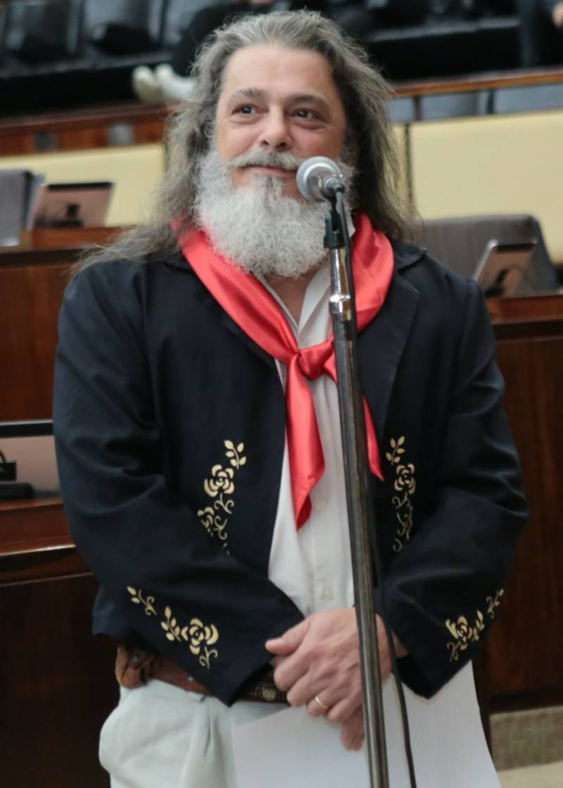 Lei de autoria de Luiz Marenco denomina a ERS/561 como Rodovia Noel Guarany