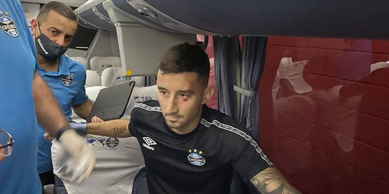 Ônibus da delegação do Grêmio é apedrejado na chegada ao Beira-Rio