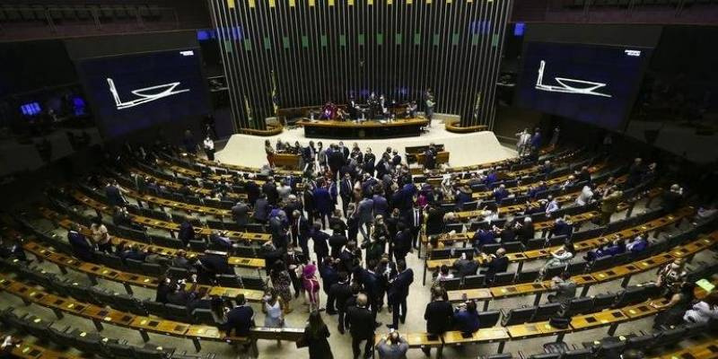 MDB, DEM E PSDB  perdem mais da metade da bancada na Câmara em 20 anos