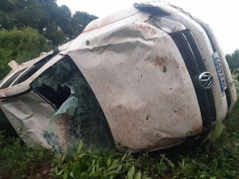 Motorista perde o controle do veículo, que sai da pista e capota na BR-285 em Santa Bárbara do Sul
