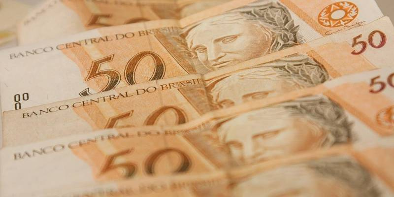 Governo prevê salário mínimo de R$ 1.088 a partir de 2021