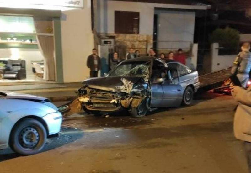 Colisão entre veículos deixa feridos na Av. Tuparendi em Santa Rosa