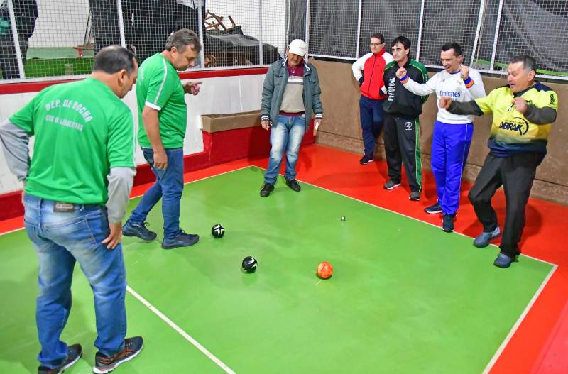 CTG Os Legalistas larga na frente na final da bocha