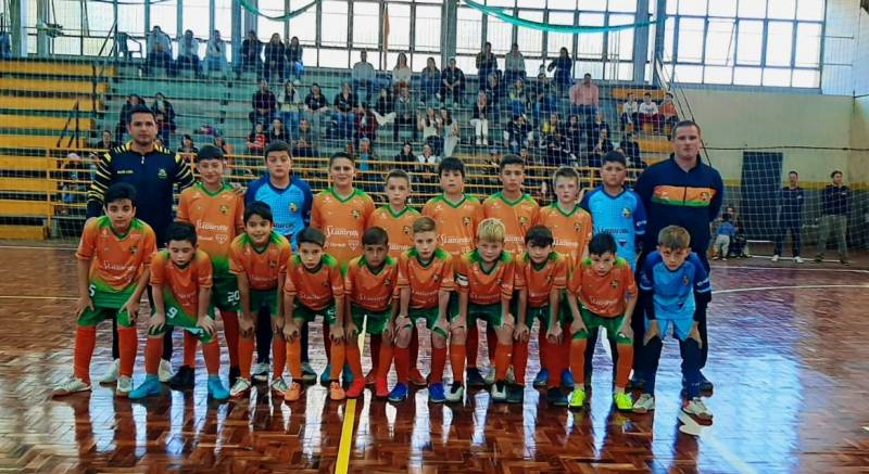 Sub-11 do Entre-Ijuís goleia e garante vaga nas quartas de final